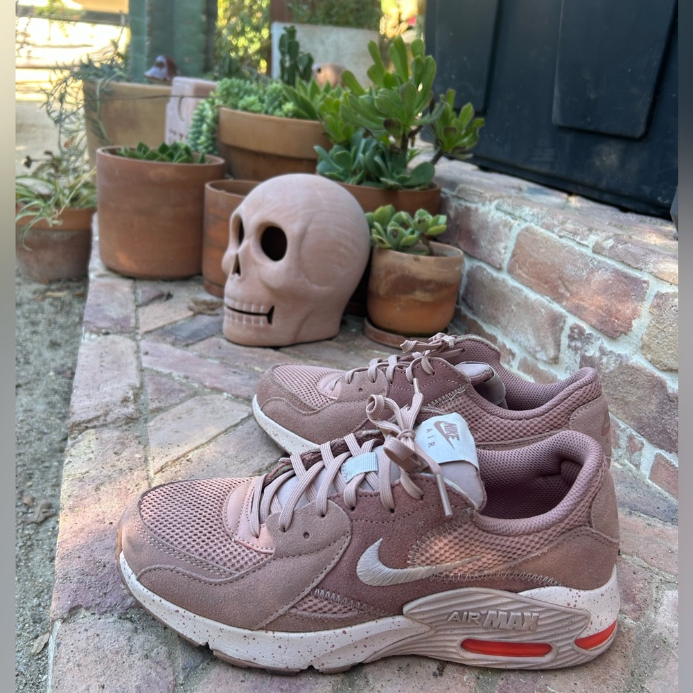 Nike Air Max Women's Size 8.5 Dusty Rose worn maybe 5 times.